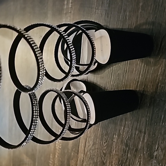 Heels - Picture 2 of 3